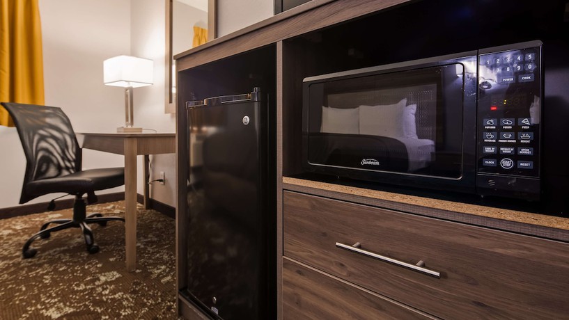 Imagen de la habitación del Hotel Ramada by Wyndham Cedar Rapids South. Foto 8