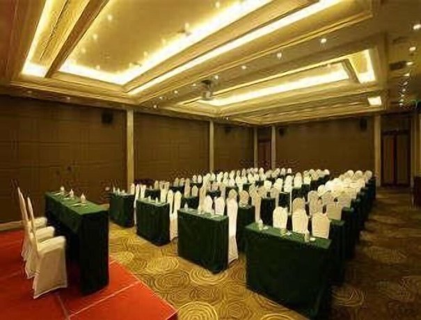 Imagen de los interiores del Hotel Ramada by Wyndham Changzhou. Foto 11
