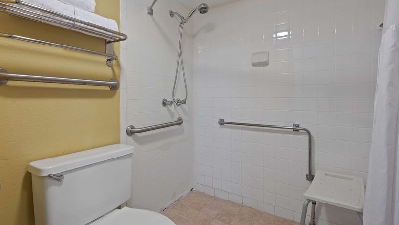 Imagen de la habitación del Hotel Ramada by Wyndham Cocoa. Foto 11