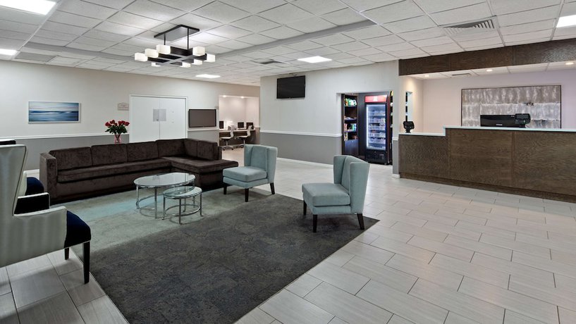 Imagen de los interiores del Hotel Ramada by Wyndham Cocoa. Foto 14