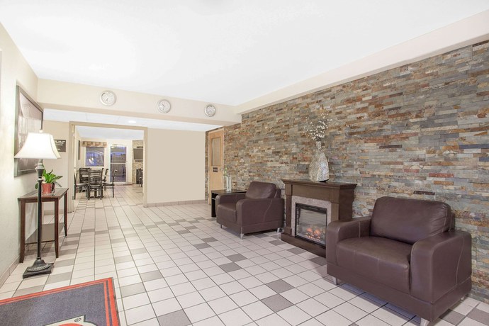 Imagen de los interiores del Hotel Ramada by Wyndham Cranbrook. Foto 11