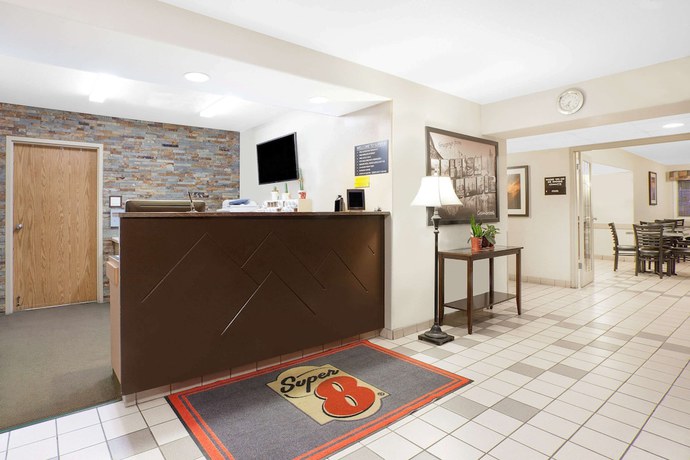 Imagen de los interiores del Hotel Ramada by Wyndham Cranbrook. Foto 12