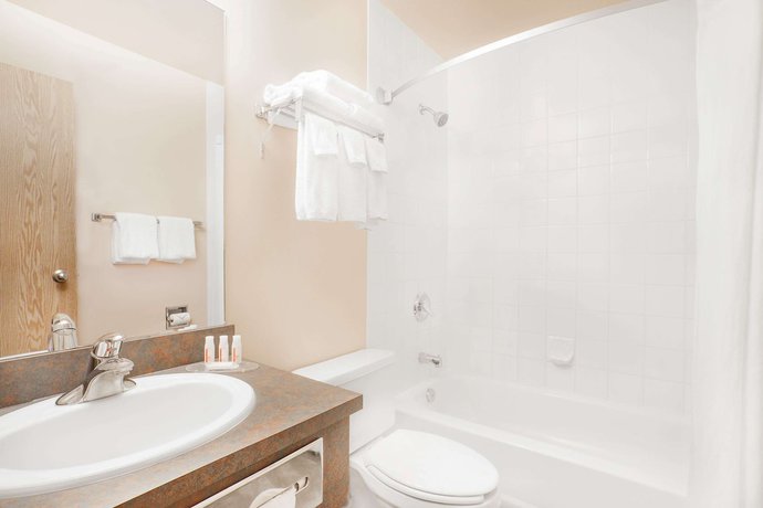 Imagen de la habitación del Hotel Ramada by Wyndham Cranbrook. Foto 10