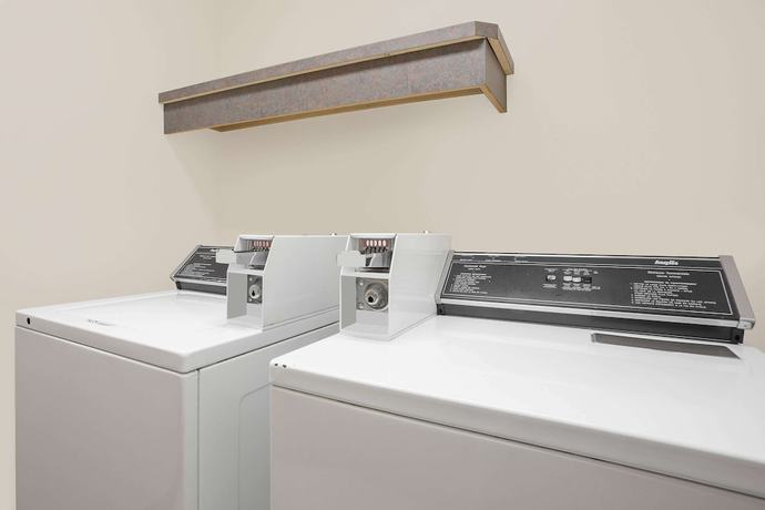 Imagen de los interiores del Hotel Ramada by Wyndham Cranbrook. Foto 13