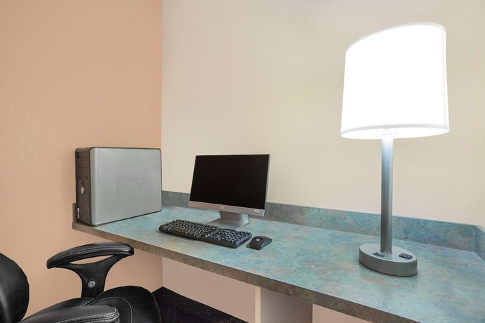 Imagen de los interiores del Hotel Ramada by Wyndham Cranbrook. Foto 14