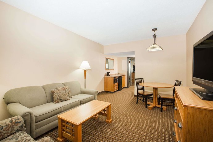 Imagen de la habitación del Hotel Ramada by Wyndham Des Moines Tropics Resort & Conference Ctr. Foto 2