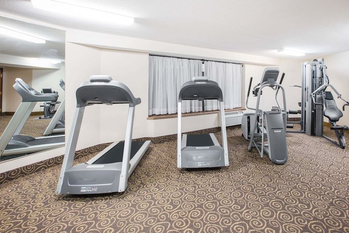 Imagen de los interiores del Hotel Ramada by Wyndham Des Moines Tropics Resort & Conference Ctr. Foto 11