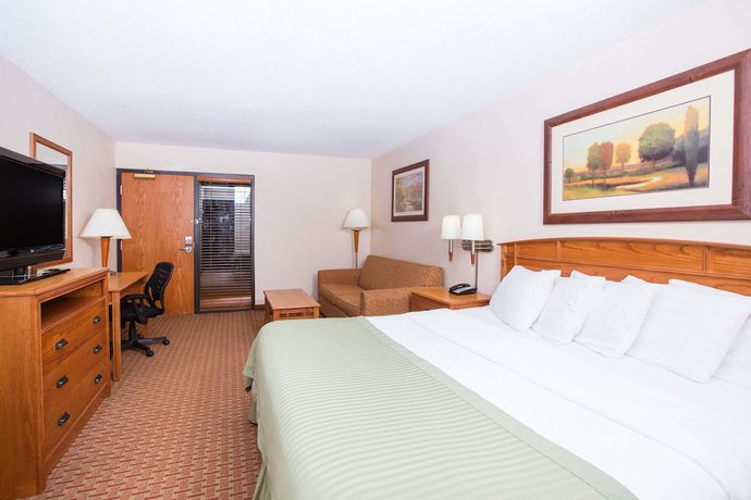 Imagen de la habitación del Hotel Ramada by Wyndham Des Moines Tropics Resort & Conference Ctr. Foto 6