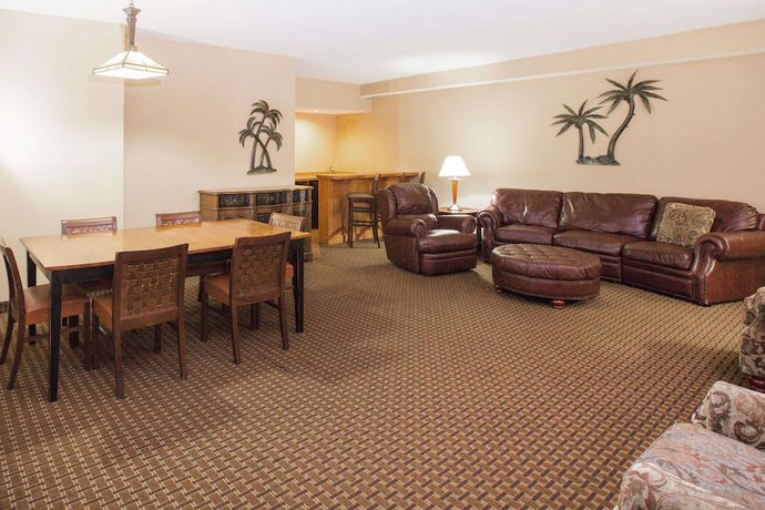 Imagen de la habitación del Hotel Ramada by Wyndham Des Moines Tropics Resort & Conference Ctr. Foto 9
