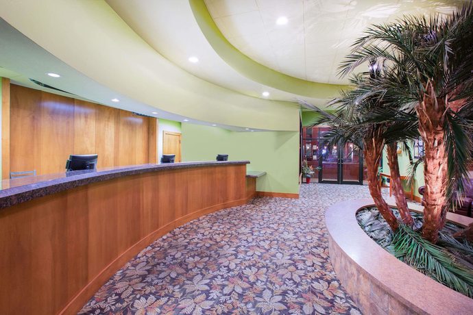 Imagen de los interiores del Hotel Ramada by Wyndham Des Moines Tropics Resort & Conference Ctr. Foto 12