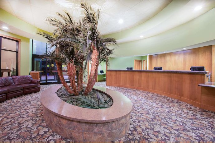 Imagen de los interiores del Hotel Ramada by Wyndham Des Moines Tropics Resort & Conference Ctr. Foto 13