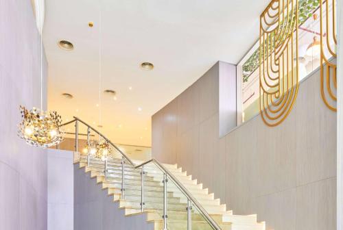 Imagen de los interiores del Hotel Ramada by Wyndham Doha Old Town. Foto 19