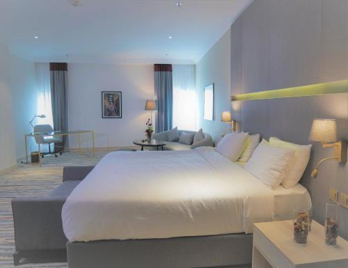 Imagen de la habitación del Hotel Ramada by Wyndham Doha Old Town. Foto 15