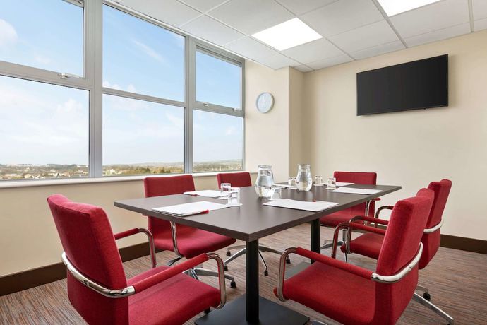 Imagen de los interiores del Hotel Ramada by Wyndham East Kilbride. Foto 17