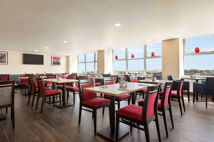 Imagen del bar/restaurante del Hotel Ramada by Wyndham East Kilbride. Foto 4