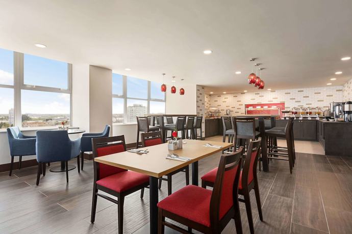 Imagen del bar/restaurante del Hotel Ramada by Wyndham East Kilbride. Foto 5