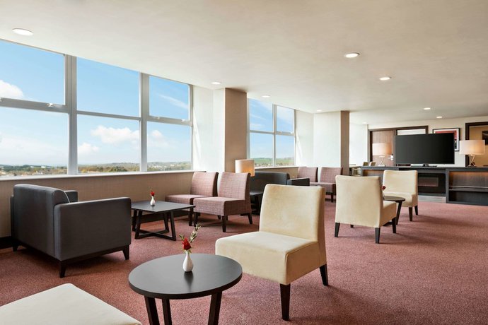 Imagen de los interiores del Hotel Ramada by Wyndham East Kilbride. Foto 20