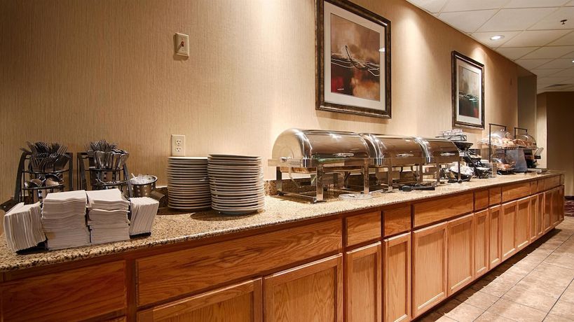 Imagen del bar/restaurante del Hotel Ramada by Wyndham East Syracuse Carrier Circle. Foto 4
