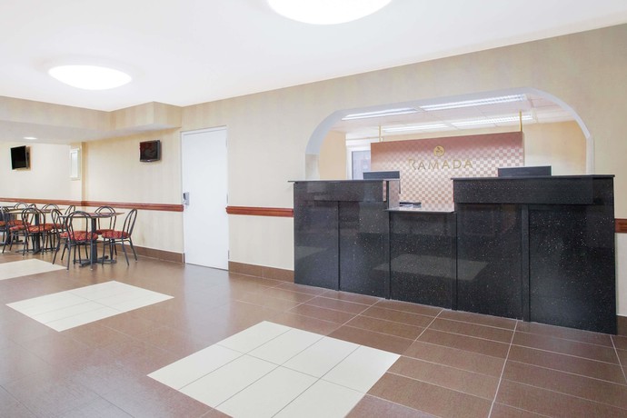 Imagen de los interiores del Hotel Ramada by Wyndham Edgewood Hotel & Conference Center. Foto 15