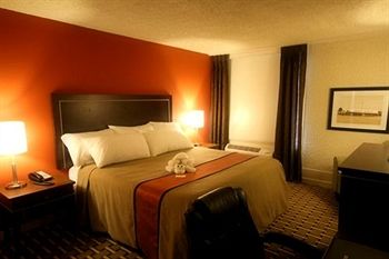 Imagen de los interiores del Hotel Ramada by Wyndham Edmonton Yellowhead NW. Foto 11