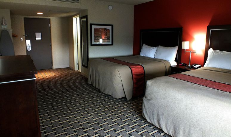 Imagen de los interiores del Hotel Ramada by Wyndham Edmonton Yellowhead NW. Foto 16