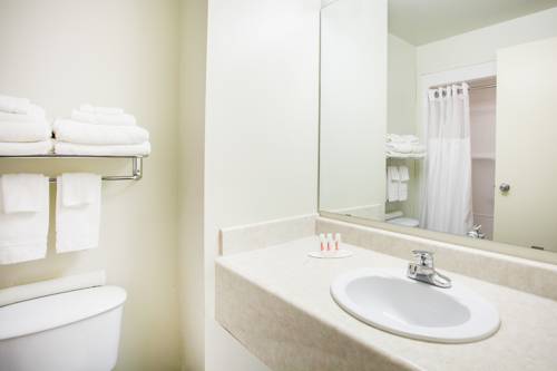 Imagen de la habitación del Hotel Ramada by Wyndham Estevan. Foto 7