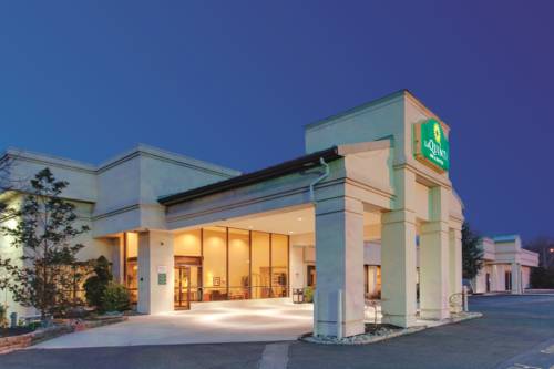 Imagen general del Hotel Ramada by Wyndham Fairfield NJ. Foto 1