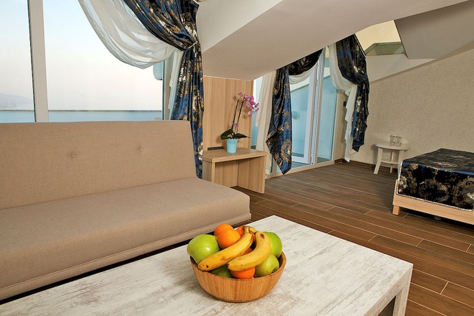 Imagen de la habitación del Hotel Ramada by Wyndham Fethiye Oludeniz. Foto 2
