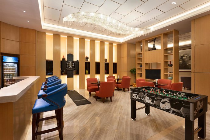 Imagen del bar/restaurante del Hotel Ramada by Wyndham Foshan Nanhai. Foto 4