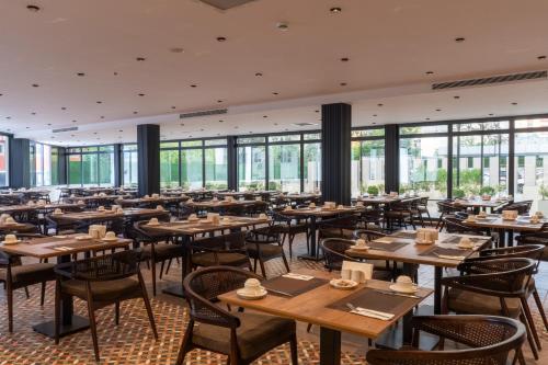Imagen del bar/restaurante del Hotel Ramada by Wyndham Gaziantep. Foto 11
