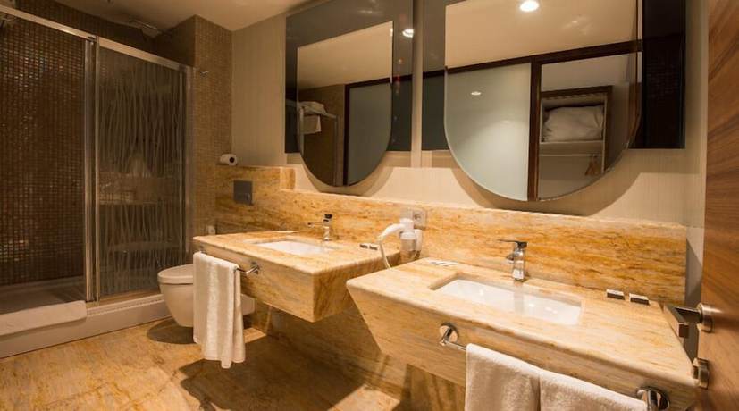 Imagen de la habitación del Hotel Ramada by Wyndham Gemlik. Foto 7