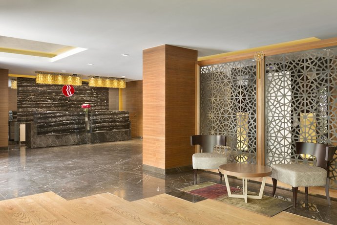 Imagen de los interiores del Hotel Ramada by Wyndham Gemlik. Foto 19
