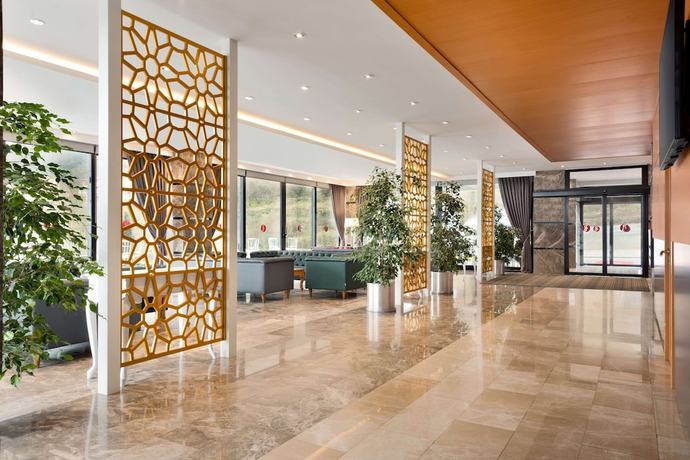 Imagen de los interiores del Hotel Ramada by Wyndham Giresun Piraziz. Foto 17