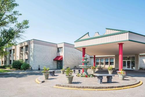 Imagen general del Hotel Ramada by Wyndham Grand Forks. Foto 1