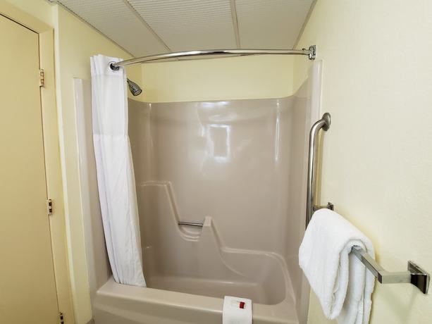 Imagen de la habitación del Hotel Ramada by Wyndham Groton/Mystic. Foto 9