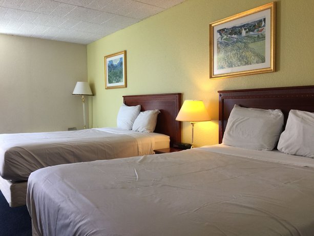 Imagen de la habitación del Hotel Ramada by Wyndham Hartford North / Bradley Airport. Foto 1