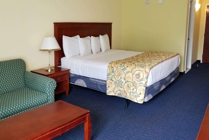 Imagen de la habitación del Hotel Ramada by Wyndham Hartford North / Bradley Airport. Foto 3