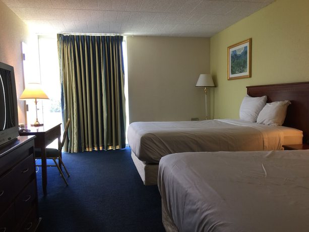 Imagen de la habitación del Hotel Ramada by Wyndham Hartford North / Bradley Airport. Foto 5