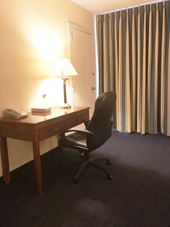 Imagen de la habitación del Hotel Ramada by Wyndham Hartford North / Bradley Airport. Foto 8