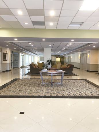 Imagen de los interiores del Hotel Ramada by Wyndham Hartford North / Bradley Airport. Foto 19