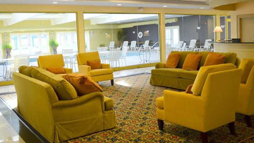 Imagen de los interiores del Hotel Ramada by Wyndham Hartford North / Bradley Airport. Foto 20