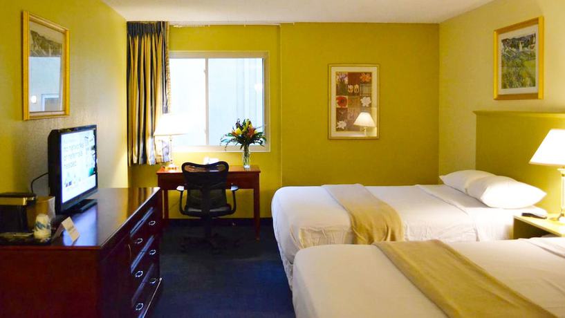 Imagen de la habitación del Hotel Ramada by Wyndham Hartford North / Bradley Airport. Foto 11
