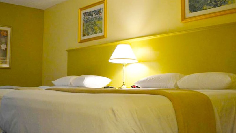 Imagen de la habitación del Hotel Ramada by Wyndham Hartford North / Bradley Airport. Foto 13