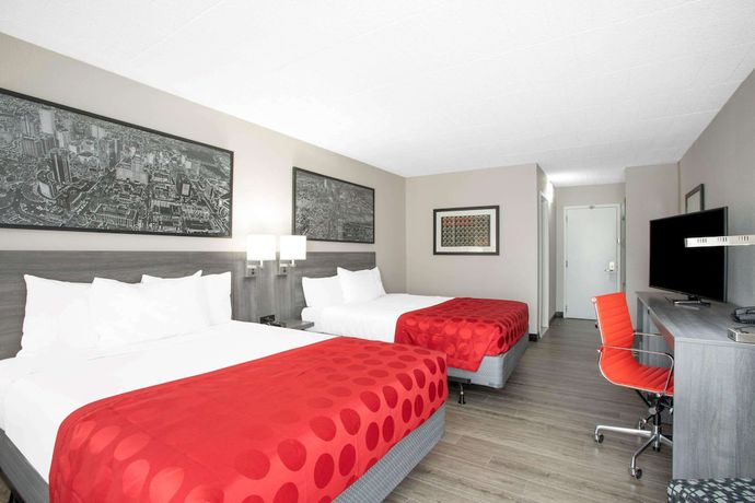 Imagen de la habitación del Hotel Ramada by Wyndham Hartford North / Bradley Airport. Foto 15