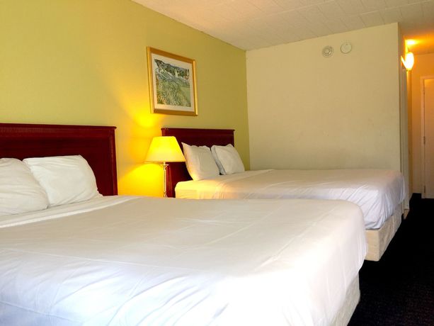 Imagen de la habitación del Hotel Ramada by Wyndham Hartford North / Bradley Airport. Foto 16