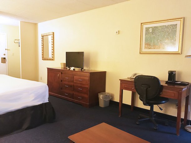 Imagen de la habitación del Hotel Ramada by Wyndham Hartford North / Bradley Airport. Foto 17