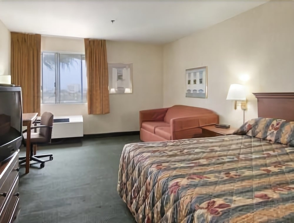 Imagen de la habitación del Hotel Ramada by Wyndham Hawthorne/LA Stadium. Foto 11