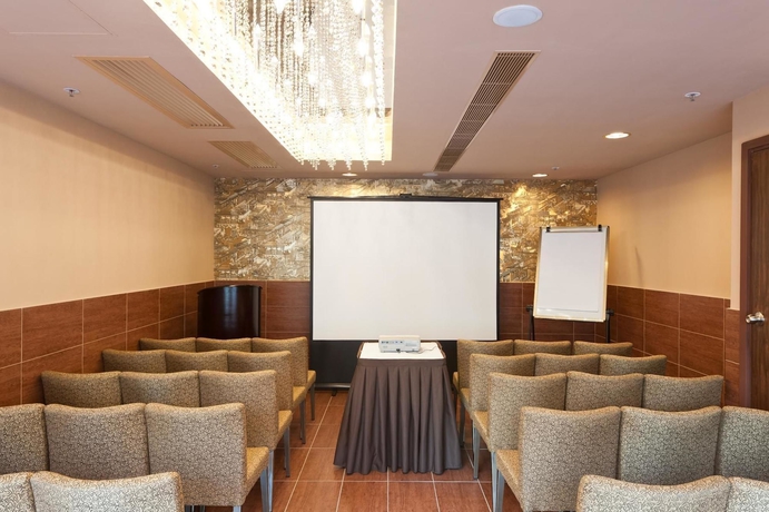 Imagen de los interiores del Hotel Ramada by Wyndham Hong Kong Harbour View. Foto 10