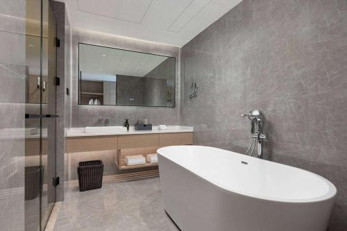 Imagen general del Hotel Ramada by Wyndham Honghe Kaiyuan. Foto 10