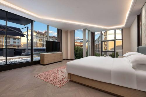 Imagen de la habitación del Hotel Ramada by Wyndham Honghe Kaiyuan. Foto 18